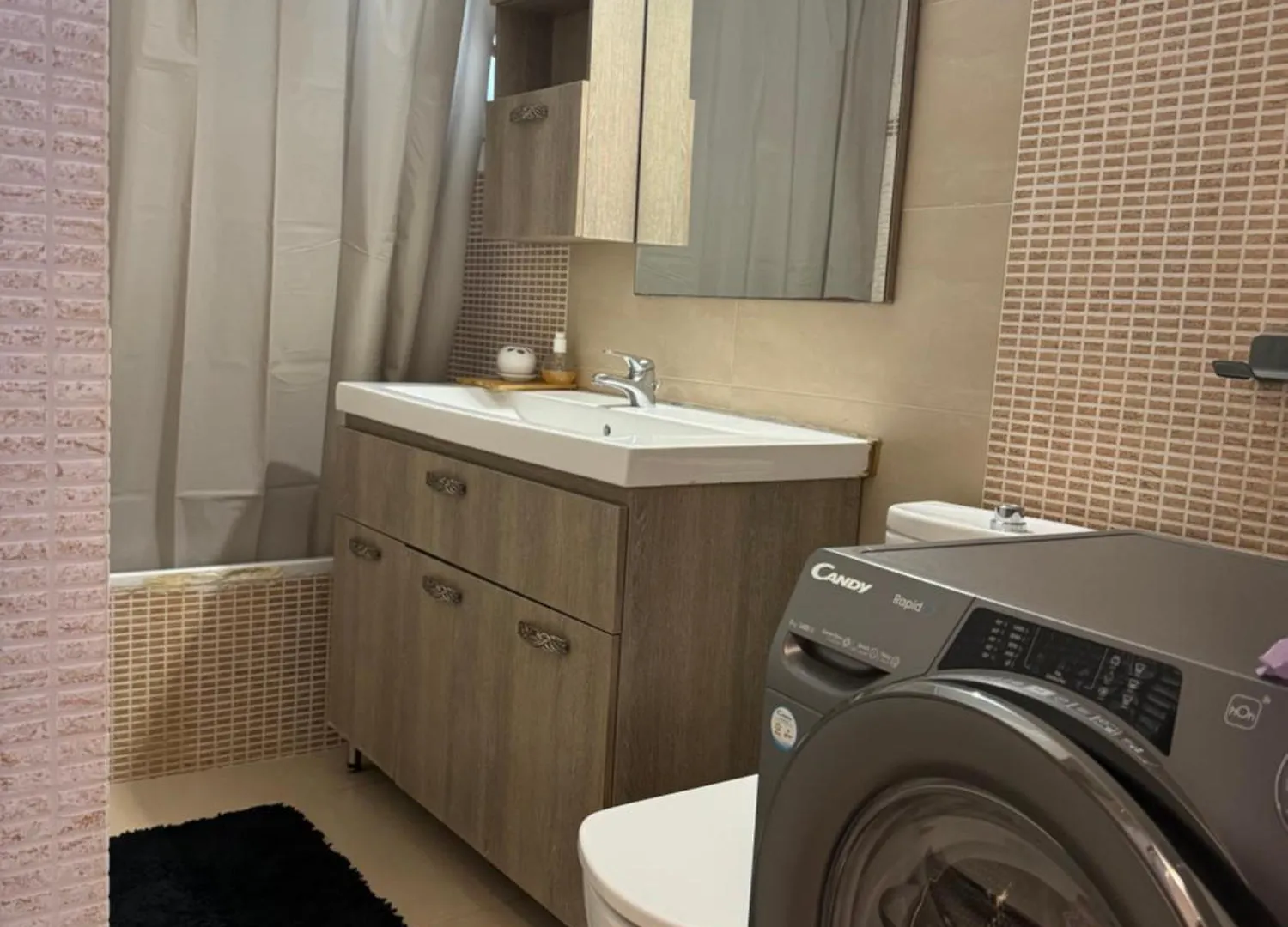 Rainbow Floor Apartment Thessaloniki Homestay